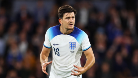 مدرب إنجلترا: هاري ماجواير يتعرض لمعاملة سخيفة!