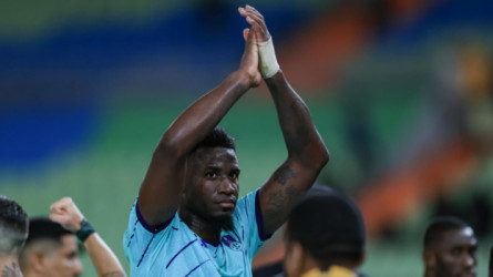 من أسطورة إلى مقلب .. أمارال يربك الأهلي ويعطل الصفقات الصيفية