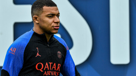 مدرب باريس سان جيرمان يثير الجدل حول مستقبل مبابي 