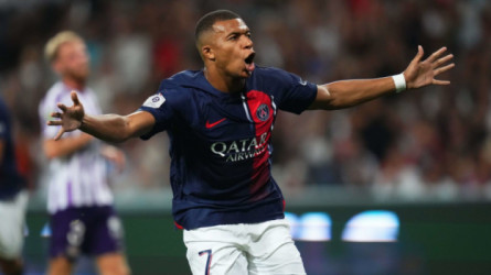 مبابي يحدد مصيره بعد إصابة فينيسوس في حفل سري