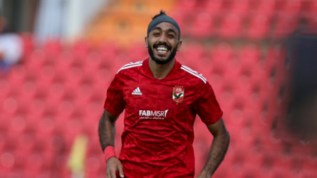 نجم الاتحاد السابق يقود الأهلي المصري لفوز كبير أمام القطن