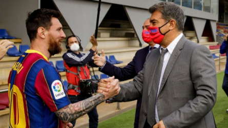  لابورتا يصدم جماهير برشلونة بمفاجأة عن علاقته بميسي