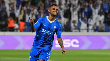 نجم الهلال يعلق على هدفه القاتل أمام ضمك.. تدربت عليه كثيرًا