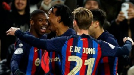 تمهيدا للصفقة الرابعة.. برشلونة يعلن إعارة نجمه الشاب