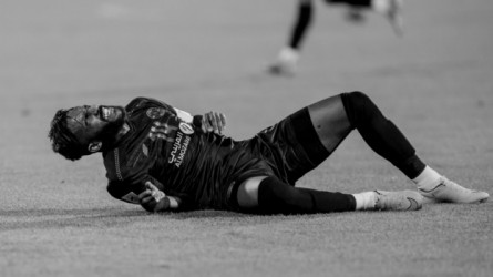 خارج النادي.. الشباب يعلن إصابة العابد بقطع في الرباط الصليبي