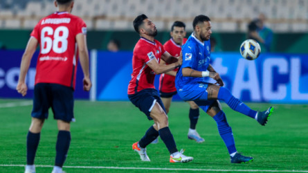 مفاجأة.. نادي إيراني درجة ثالثة يقلد شعار الهلال