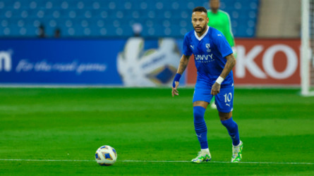 نيمار يستحق الطرد.. مفاجأة تحكيمية في مباراة الهلال ونافباخور