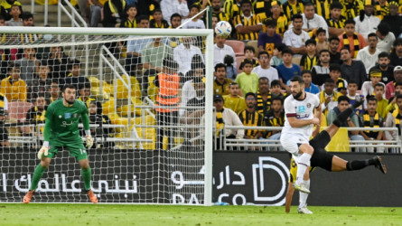 الشوط الأول| الاتحاد يبدع.. تيفو خرافي وثنائية مذهلة في العدالة