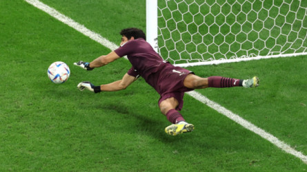 صاحب القفاز الذهبي بديل كورتوا في ريال مدريد.. الحسم يقترب