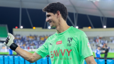 ياسين بونو مرشح لأفضل حارس.. الهلال في قائمة بالون دور
