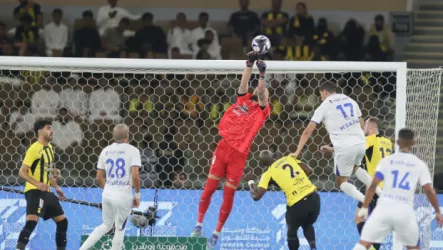 عاجل| خبير تحكيمي يحسمها .. هل استحق الاتحاد التقدم بهدف على الفتح ؟