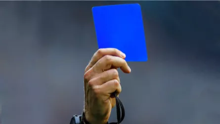 مدمرة.. ثورة مدربي الدوري الإنجليزي ضد نظام البطاقة الزرقاء