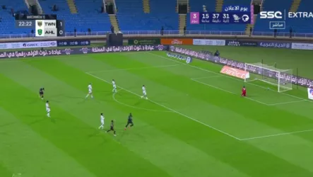 التعاون يضرب الأهلي بثنائية في دقيقتين .. انهيار للراقي