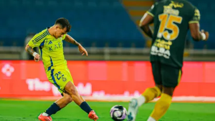 خبير تحكيمي يفجرها.. "ثغرة تحكيمية" تسببت في تعادل النصر أمام الخلود