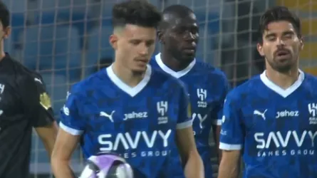 انهيار هلالي بعد رحيل سعود عبد الحميد.. ضمك يهدد رقم الزعيم القياسي