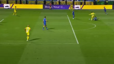 خطأ ساذج من الخليج يمنح الهلال هدف التقدم