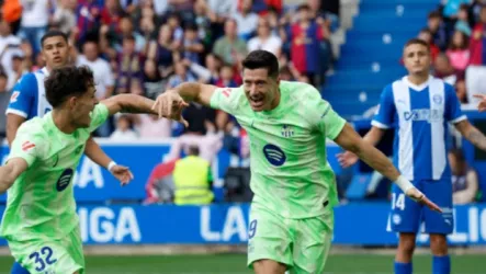 هاتريك ليفاندوفسكي يقود برشلونة لاكتساح ألافيس وتصدر الدوري الإسباني 