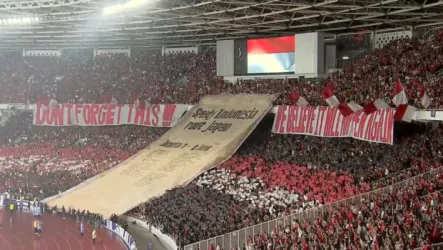 قبل ساعات من مواجهة السعودية .. تصرف مثير من جماهير إندونيسيا