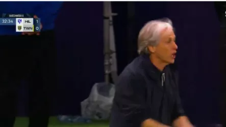 محمد الربيعي يثير جنون خيسوس على الخط .. ماذا حدث ؟