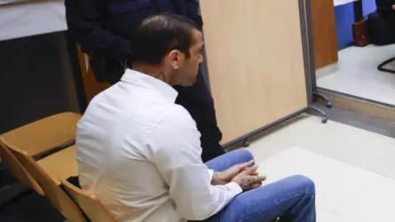  الواعظ ألفيس.. تحول أسطوري من حياة نجم برشلونة بعد السجن!