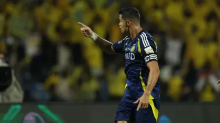 حسرة رونالدو بعد أهداف الهلال.. إشارة باليد لنجم النصر