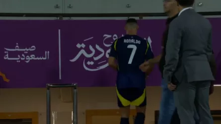 "نقطة سوداء في تاريخ رونالدو".. تعليق ناري بعد انسحابه من تتويج الهلال