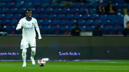 "عقل سعود عبد الحميد مع روما".. غريب يتلاعب بنجم الهلال شمال ويمين !