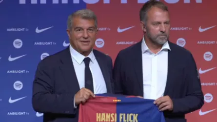 هجوم عنيف ضد فليك بعد قرار طرد قائد برشلونة.. بداية الكابوس 