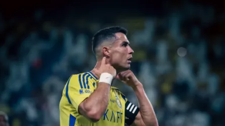 كريستيانو رونالدو كريستيانو رونالدو لاعب النصر السعودي وكارلو أنشيلوتي مدرب ريال مدريد الإسباني