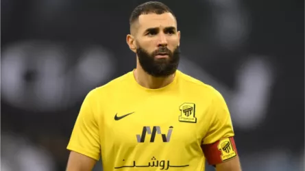 كريم بنزيما بقميص نادي الاتحاد