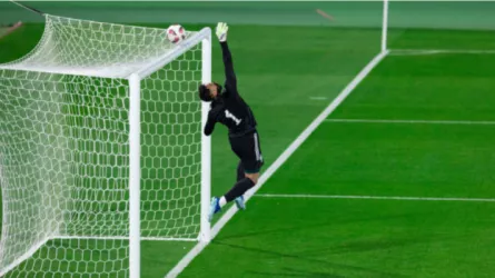 نواف العقيدي بقميص المنتخب السعودي