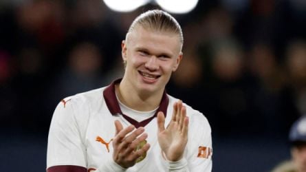 فيديو| ماذا تفعل يا مجنون؟.. شاهد هالاند يغطس في درجة حرارة -8