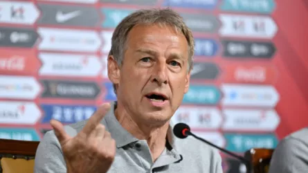 يورجن كلينسمان مدرب منتخب كوريا الجنوبية