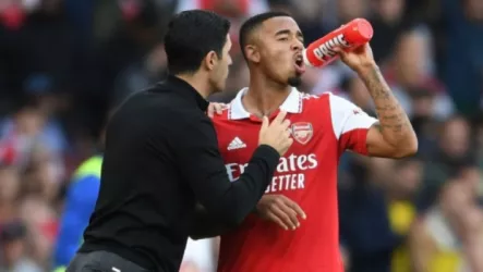 «لا يكل ولا يمل».. أرتيتا يهنئ ساحره البرازيلي بهدفه الأول