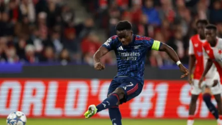 أرسنال يكتسح سلافيا براج بثلاثية ويتصدر دوري أبطال أوروبا