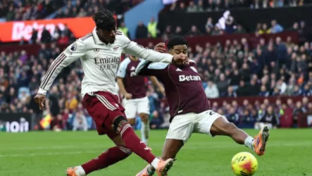 أستون فيلا يهزم أرسنال في الوقت القاتل بالدوري الإنجليزي