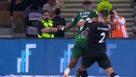 عاجل | ركلة جزاء أهلاوية تثير الجدل أمام الشباب .. التحكيم يتجاهل سقوط توني