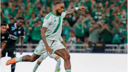 بـ 10 لاعبين.. الشباب يتعادل ويحرج الأهلي أمام جماهير بالدوري