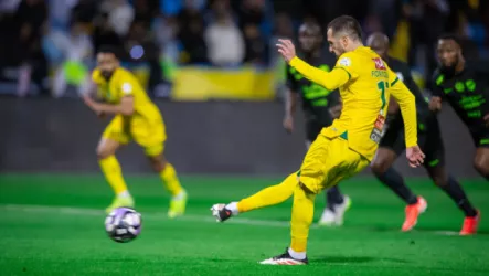 الخليج والاتحاد 3 ركلات جزاء لصالح الخليج أمام الاتحاد .. خبير تحكيمي يفاجئ مدرج الهلال