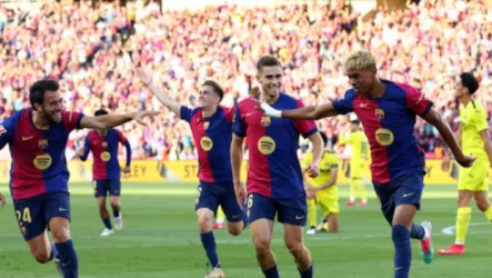  بطلب من فليك.. برشلونة يقترب من تمديد عقد نجم الفريق