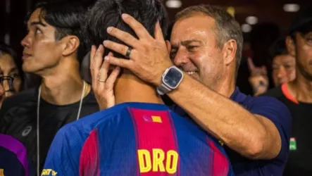  المدرب الألماني غير كل شيء.. جوهرة برشلونة يتغنى بفليك