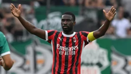 توموري يغلق الباب في وجه كبار أوروبا ويتمسك بـ«البيج ميلان»