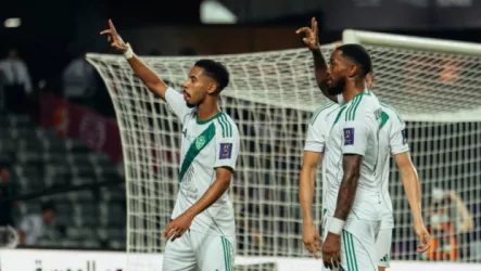 عملاق الدوري الإنجليزي يحرض نجم الأهلي على الرحيل في يناير .. مفاجآت مدوية