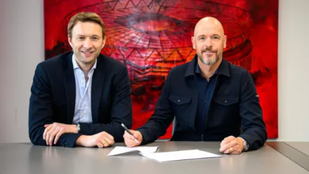 رسميا| باير ليفركوزن يعلن التعاقد مع تين هاج لخلافة ألونسو