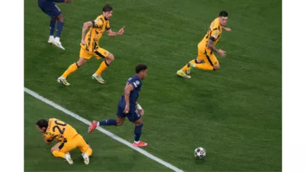 جانب من مباراة باريس وإنتر جانب من مباراة باريس وإنتر