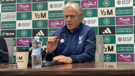 عاجل| خيسوس يطالب إدارة الهلال بتعاقدات شتوية .. "أين بديل ميشايل ؟"