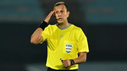  اختيار مريب.. تعليق صادم على حكم كلاسيكو الاتحاد والهلال
