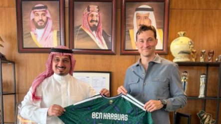  رئيس الخلود يحرج نجم الهلال ويكشف مفاجأة مدوية .. الأزمة ليست الرواتب