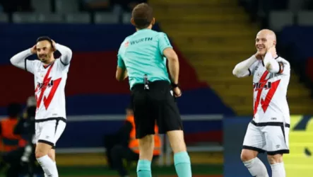 أحكم بنفسك.. هل أخطا الحكم بإلغاء هدف رايو فاليكانو في برشلونة؟