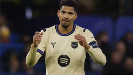 أراوخو منهار نفسيًا بعد طرده أمام تشيلسي.. قائد برشلونة يعيش أصعب لحظاته